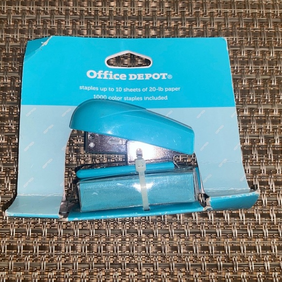 School time! NEW! Aqua Mini Stapler, Mint Small Paper Clips and Push Pins Set! - Picture 6 of 6